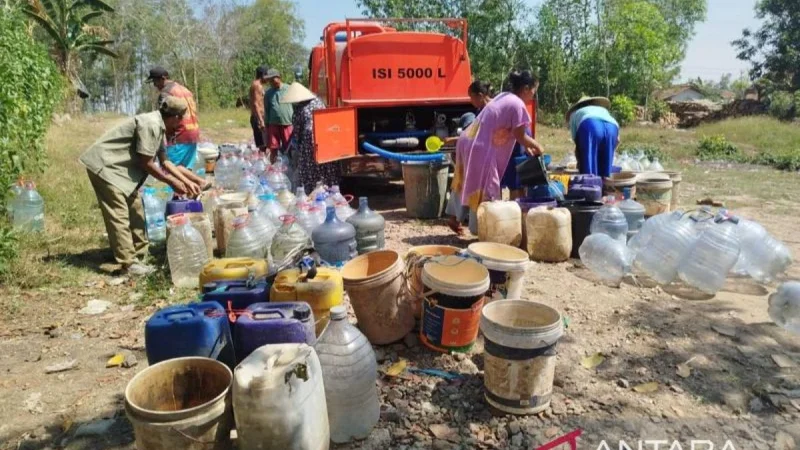 Kemarau Panjang Landa Bekasi, 2,7 Juta Liter Air Bersih Langsung Disalurkan!